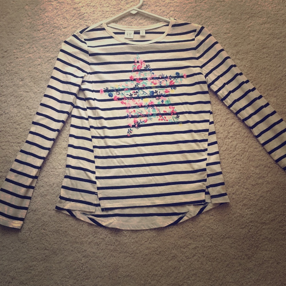 Gap kids long sleeve/ stripes/ star in middle